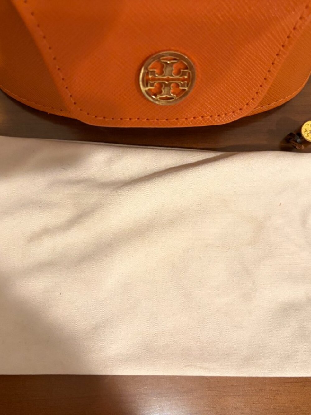 Tory Burch Panama TY7062 sunglasses in black and cream with signature case - Picture 9 of 11